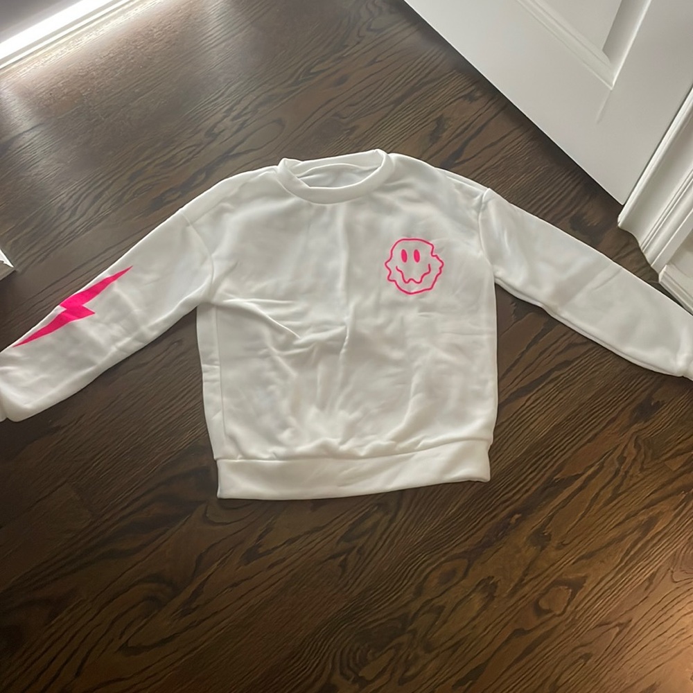 White/pink sweatshirt